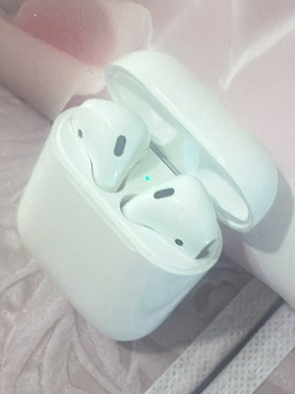 Apple AirPods 2nd Gen with Lightning Charging Case White